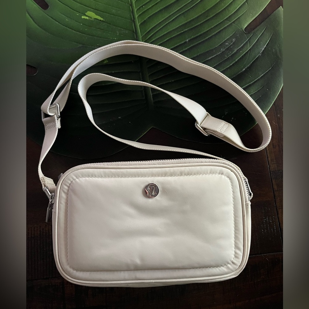 lululemon Camera Bag - white, used only couple of times